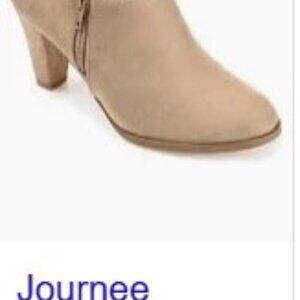 NIB Journee Collection SANZI ZIP-UP BOOTIES IN 8.5 WIDE